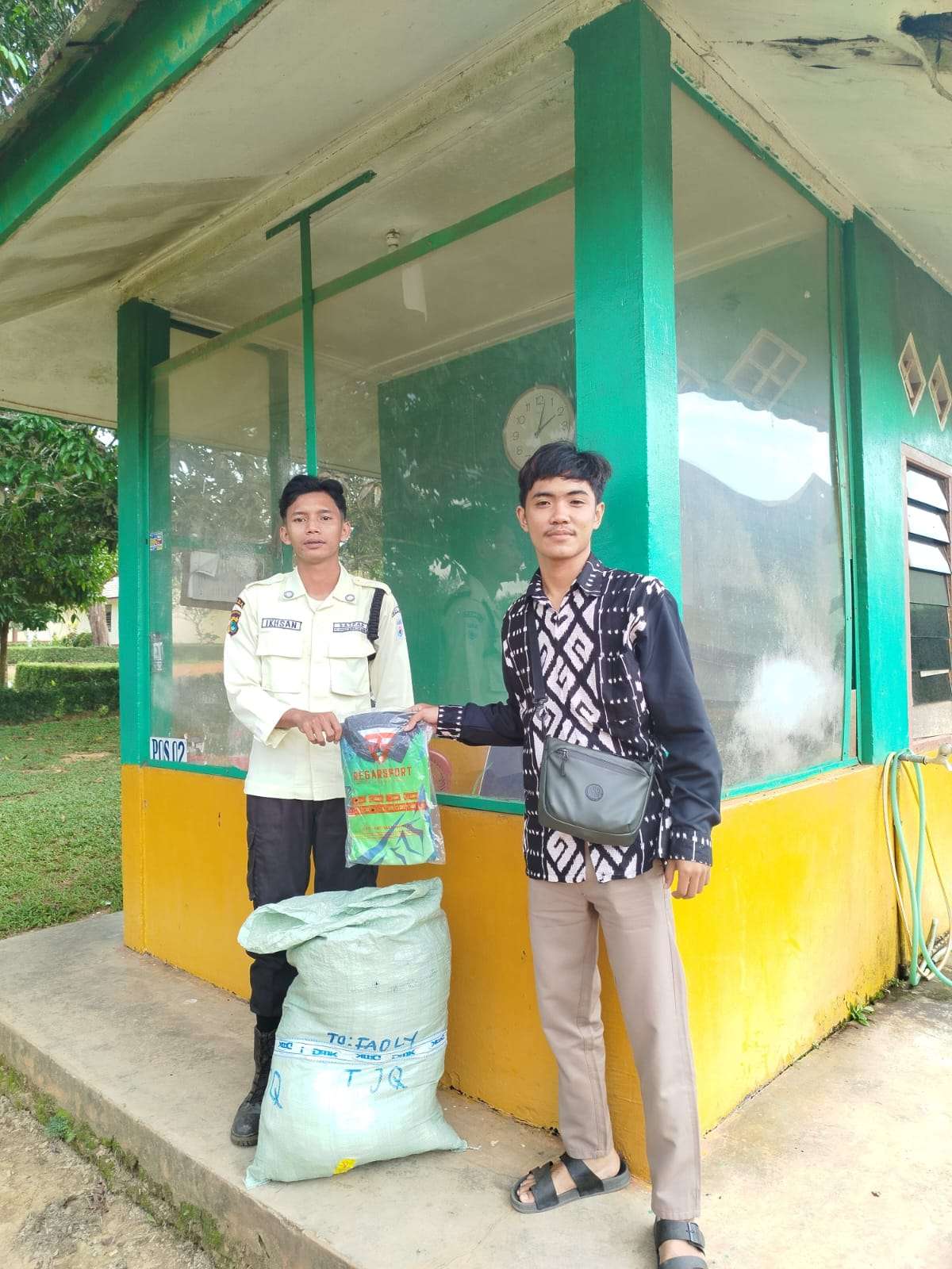 Pengantaran dan Serah Terima Baju Olahraga di PT. SMM oleh CV. Kano Safina Oetama