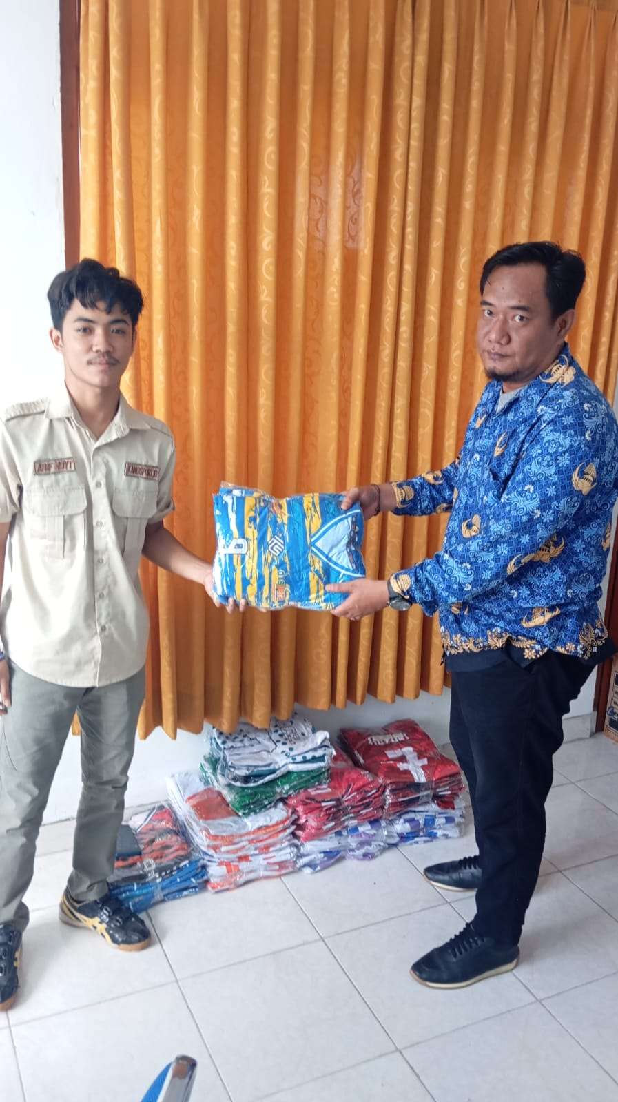 Penyerahan Pakaian Tanding POPDA Kabupaten Belitung 2026 Dukung Kesiapan Atlet Pelajar